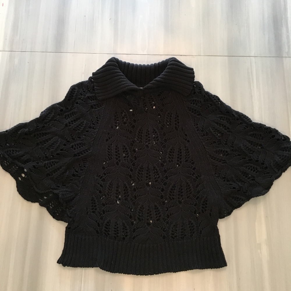 Black crochet sweater with 3/4 sleeves